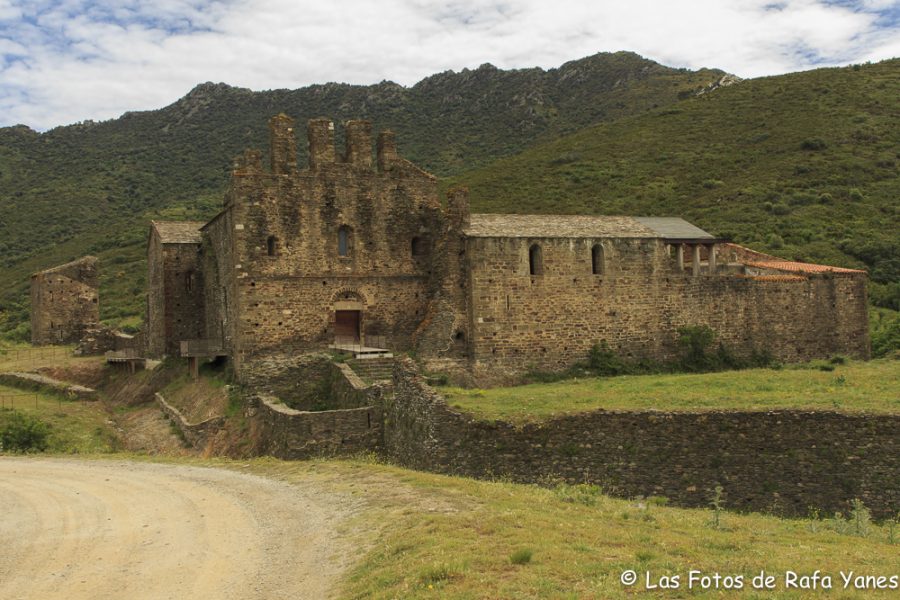 Monasterio de Sant Quirze de Colera.