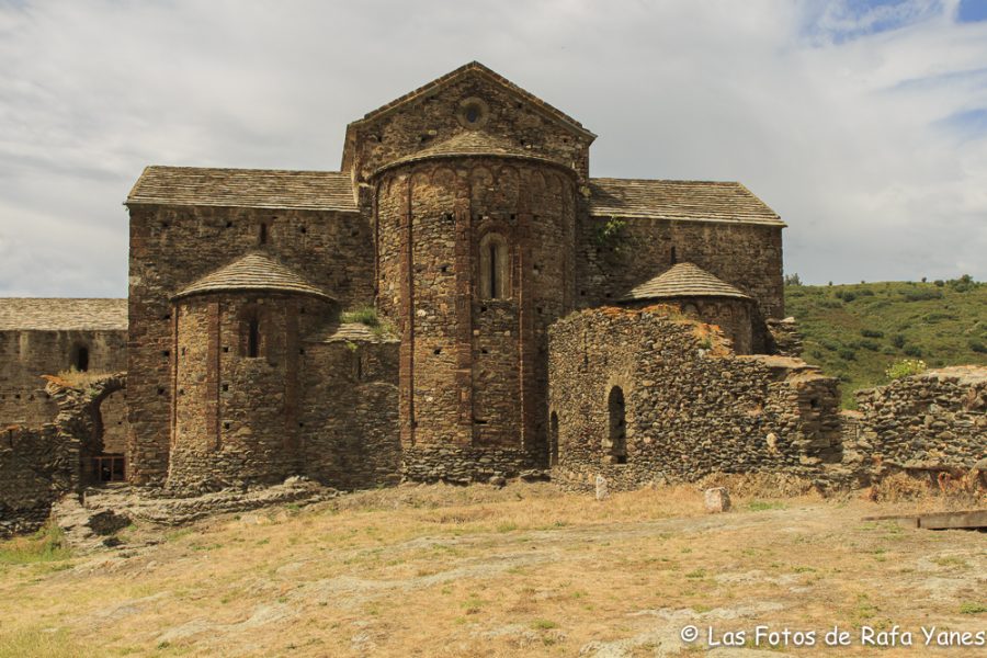 Monasterio de Sant Quirze de Colera.