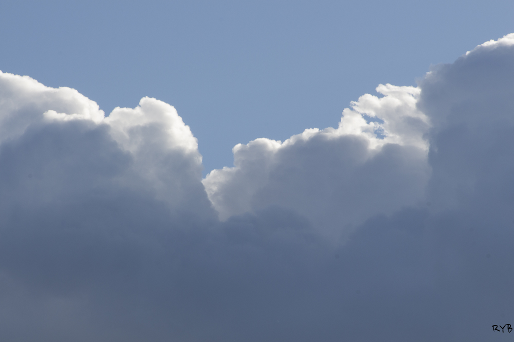 Mirando al cielo nubes