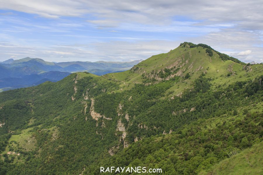Ruta: Comanegra (1.557 m) y Puig de les Bruixes (1.391 m. ) (Els 100 Cims)