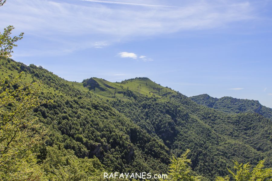 Ruta: Comanegra (1.557 m) y Puig de les Bruixes (1.391 m. ) (Els 100 Cims)