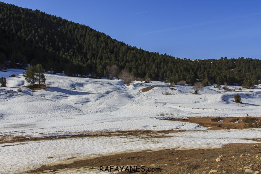 Ruta: Pueblo de Peguera abandonado con nieve