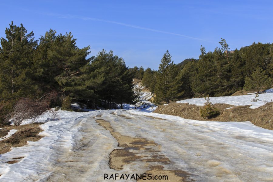 Ruta: Pueblo de Peguera abandonado con nieve