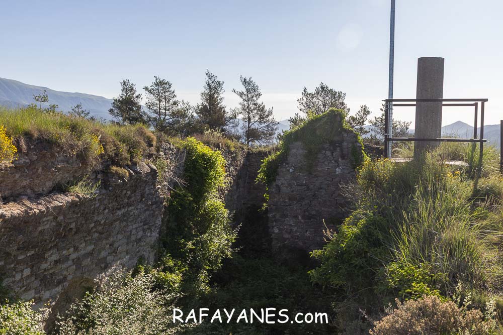 Ruta: Iglesia fortificada de Santa María del Catllar (1112 m.)